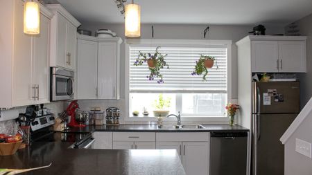 2 Bedroom Townhouse For Rent In Redstone: Pet Friendly! - Photo 5