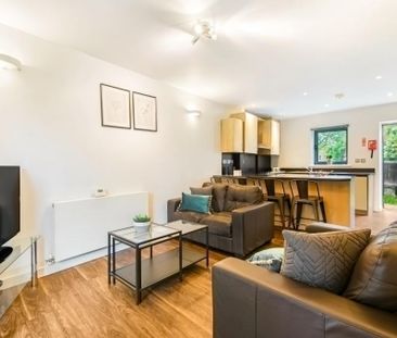 1 bedroom in a house share to rent - Photo 1