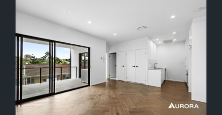 Stylish 1 Bedroom Apartment with Balcony in Sought After Windsor - Photo 2