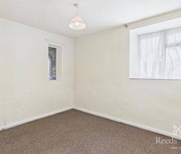 2 bedroom end of terrace house to rent - Photo 2