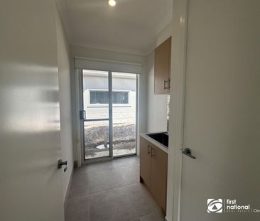 BRAND NEW STUNNING HOME IN THE NEW ESTATE IN YARRABILBA AVAILABLE NOW - Photo 2