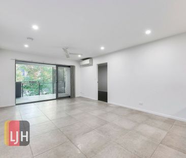 AIR CONDITIONED TWO BEDROOM UNIT WITH TWO CAR ACCOM! - Photo 1