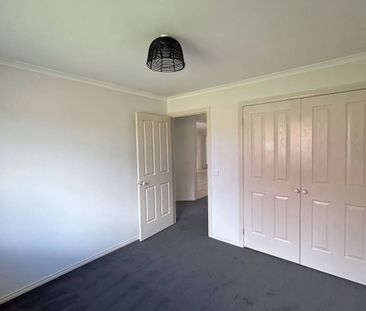 Fresh and clean Four Bedroom Home! Close to schooling, child care, ... - Photo 4