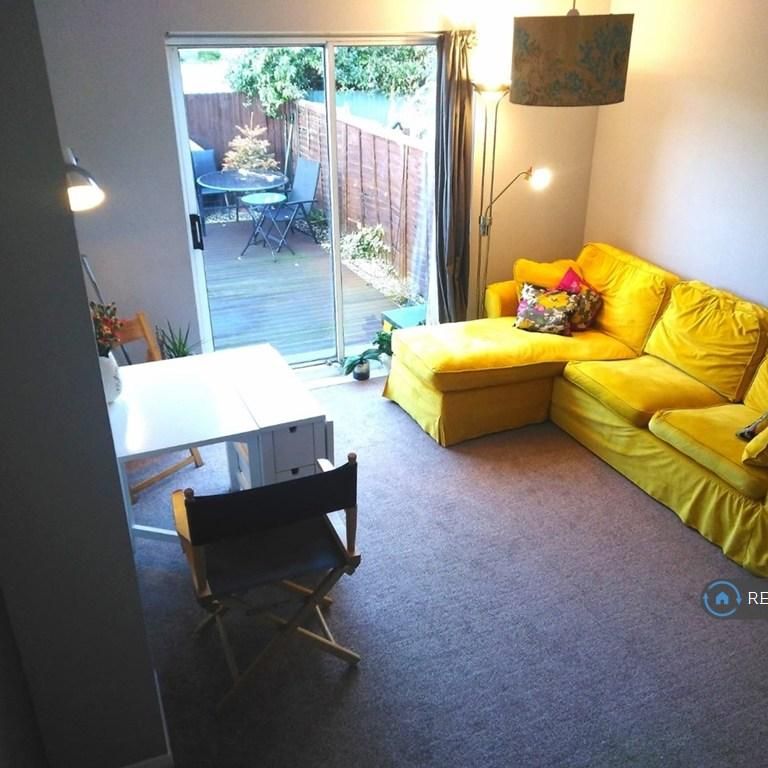 2 bedroom semi-detached house to rent - Photo 1