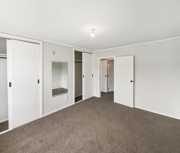 Tidy 3-Bedroom Home with Double Garage – Central Taita - Photo 4