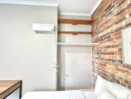 Ensuite Room for Rent in the Heart of Oxford Street - Photo 2