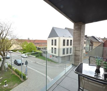 Lichtrijk appartement met gezellig terras en garagestaanplaats - Photo 3