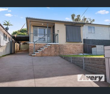 COMFORTABLE SPLIT LEVEL FAMILY HOME - Photo 1