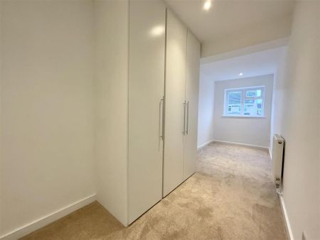 3 bedroom semi-detached house to rent - Photo 2