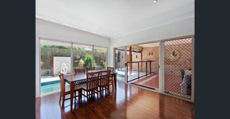 SPRAWLING 4 BED + STUDY LOWSET HOME - POOL - 4 GARAGES - ENCLOSED OUTDOOR PATIO = MUST SEE !!!! - Photo 4
