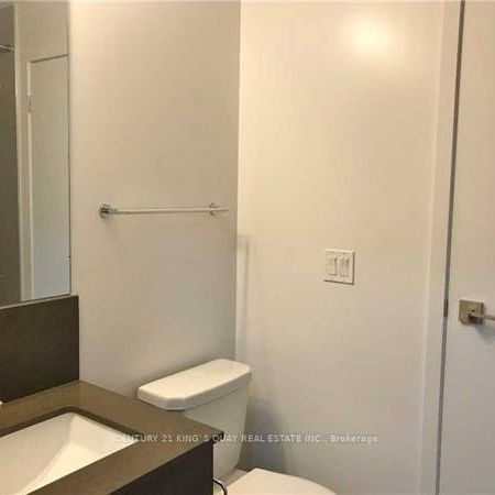 Yonge/Eglinton Beautiful 1Bdrm +Den 1Locker Near Subway, Shopping Mal - Photo 3