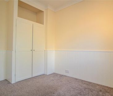 2 bedroom end of terrace house to rent - Photo 4