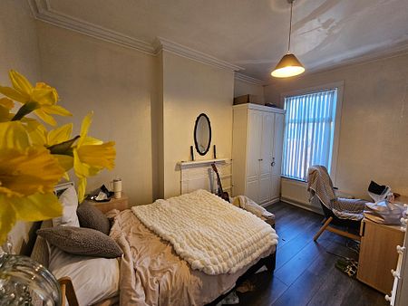 6 Bed Student Accommodation - Photo 2