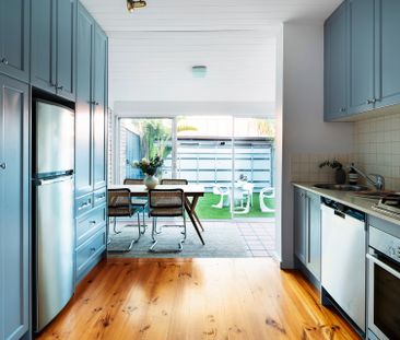 Well presented Contemporary Living with Victorian Charm - Photo 3