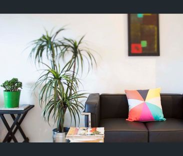 Light-Filled Studio Apartment with Courtyard in Boutique Victorian ... - Photo 2