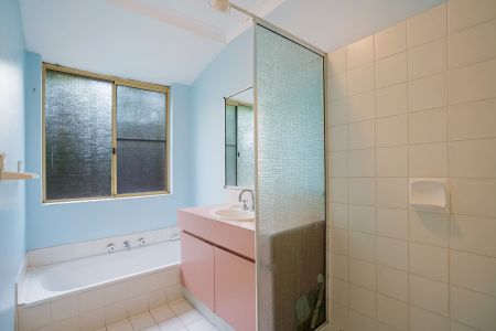 LARGE FAMILY HOME IN LEEMING HIGH SCHOOL ZONE! - Photo 2