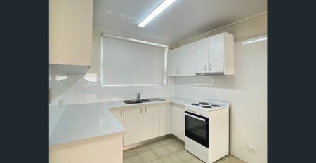 Spacious Apartment In Prime Location - Photo 2