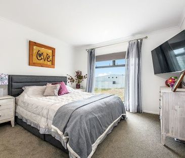 Easy living in the heart of Long Bay - Photo 2