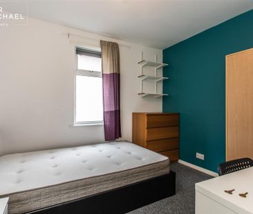 5 bedroom semi-detached house to rent - Photo 2