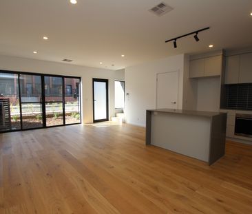 Contemporary Watson Townhouse - Photo 2