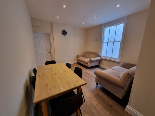 6 Bed Student Accommodation - Photo 1