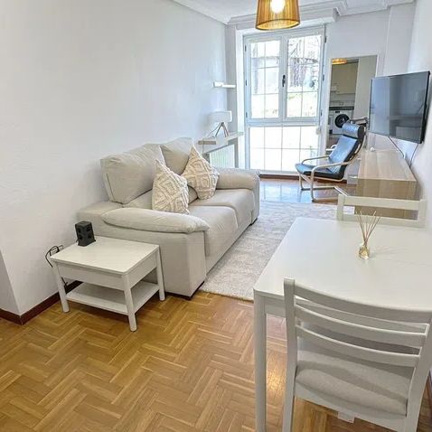 Alquiler de piso en Calle Campo de los Patos - Photo 1