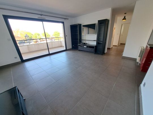 Appartement Villeneuve Les Avignon 3 pièce(s) 75.21 m2 - Garage - Terrasse, - Photo 1