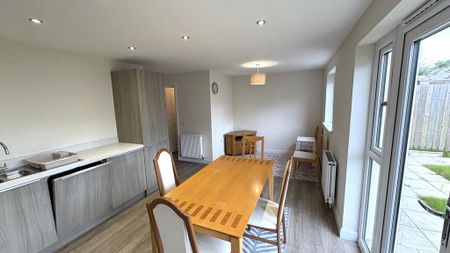 4 bedroom detached house to rent - Photo 5