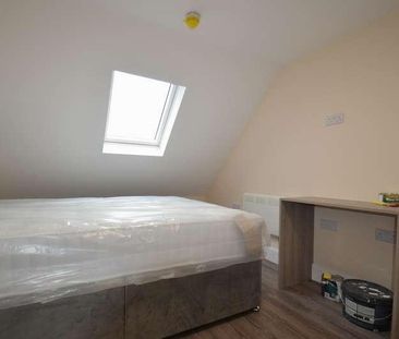 Worple Avenue, Staines-upon-thames, TW18 - Photo 1