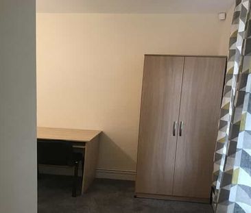 2 Bed Flat, North Hill Road, LS6 - Photo 6