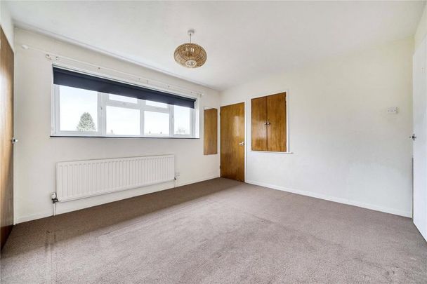 4 bedroom end of terrace house to rent - Photo 1