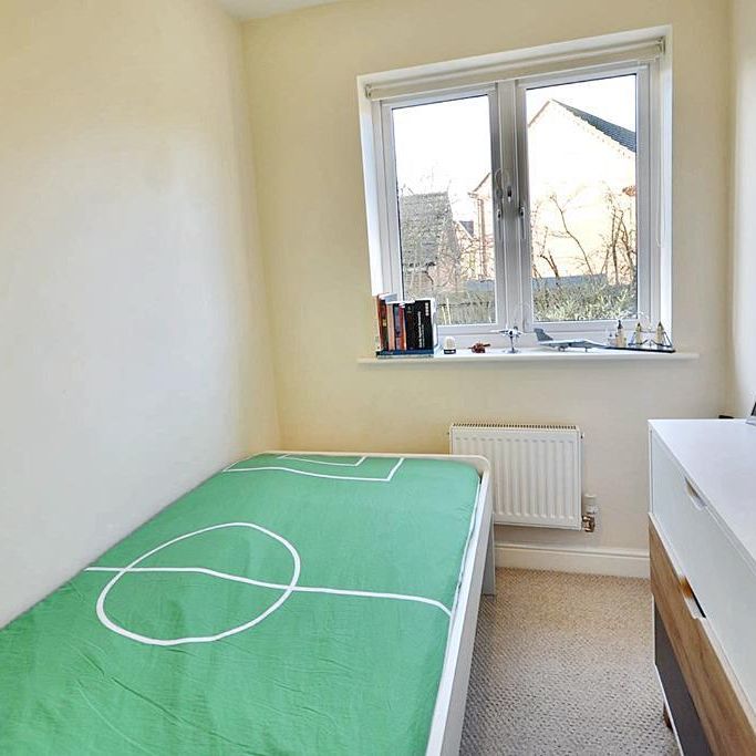 3 bedroom semi-detached house to rent - Photo 1