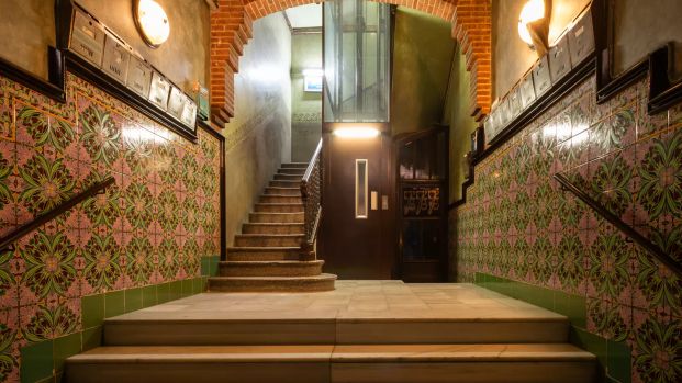 Room in a shared 5-bedroom apartment for rent in Sant Andreu, perfect for professionals and students - Foto 1