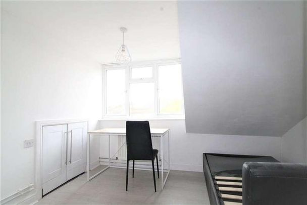 Salisbury Avenue, Barking, IG11 - Photo 1