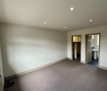 Stuart Close - Photo 6