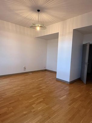 Location Appartement 4 pièces 87m² STE FOY LES LYON 69110 - Photo 1