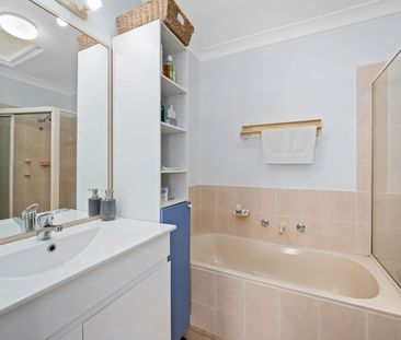 Stylish 3-Bedroom Apartment in Waterside Cul-de-Sac - Photo 5