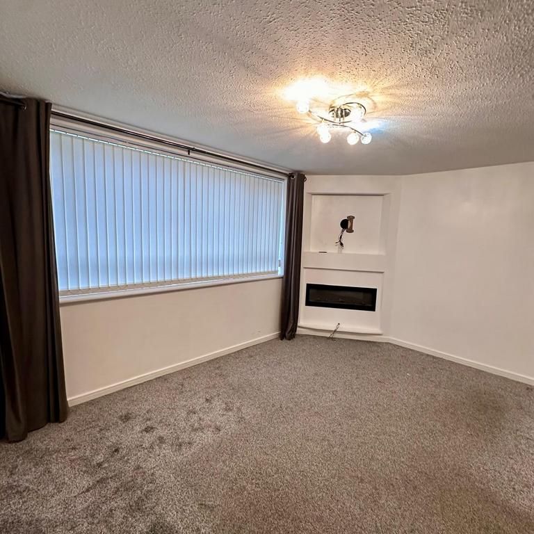 4 bedroom end of terrace house to rent - Photo 1