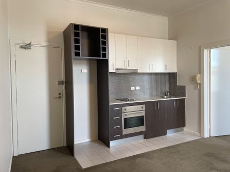 Charming One Bedroom in Heritage Gem - Photo 3