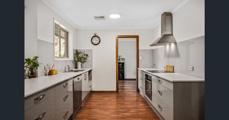Updated spacious home set in idyllic surroundings - Photo 2
