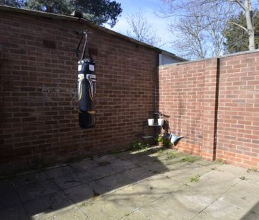 1 bedroom Property to rent - Photo 4