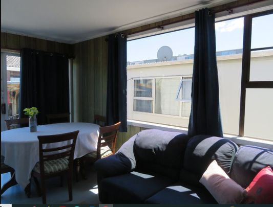 PETONE LIVING - Photo 1