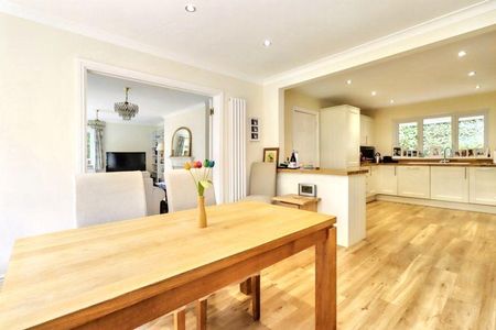 5 bedroom detached house to rent - Photo 5