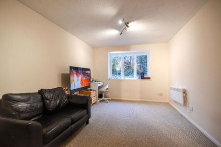 1 bed flat to rent in White Rose Lane, Woking, GU22 - Photo 5