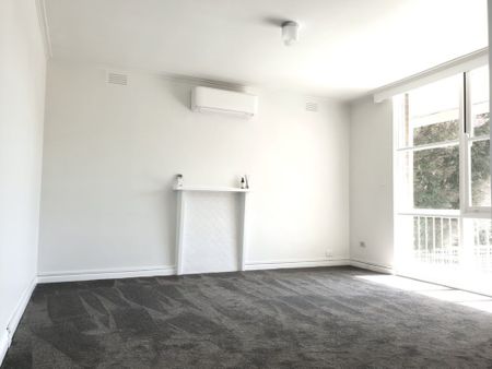 Light and Bright 1 Bedroom Apartment - Photo 2