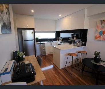 Townhouse in Brunswick west - Photo 3