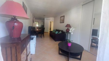 Location Appartement 3 pièces 71m² NICE 06100 - Photo 3