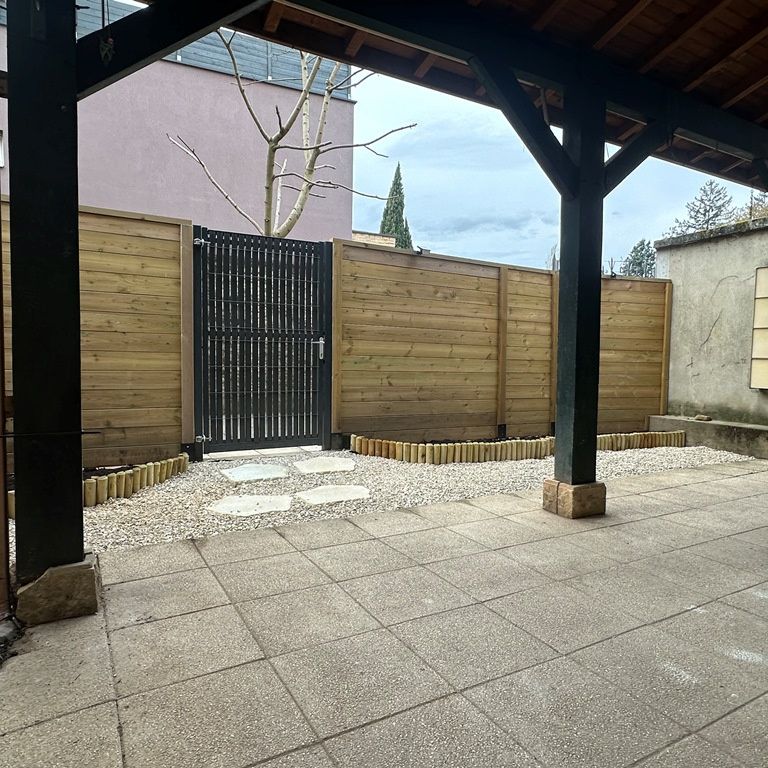Appartement T2 rénové de 61m2 en rez de jardin - Photo 1