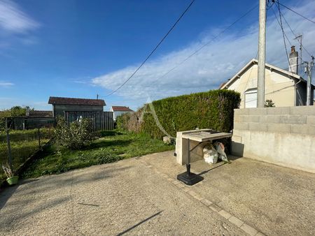 Location maison 4 pièces, 75.00m², Saintes - Photo 3