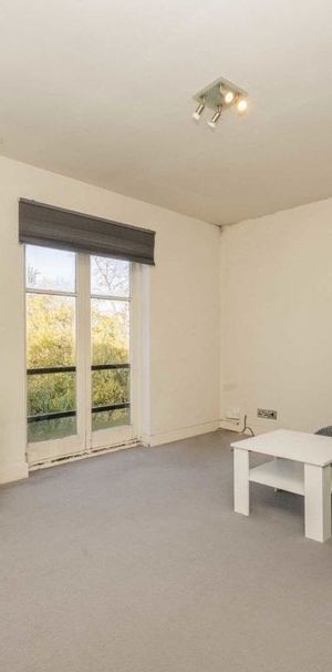 Streatham Common North, SW16 3HJ, London - Photo 1